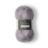 Den syrenlilla Isager Silk Mohair har en grålig undertone, der gør den let afdæmpet i nuancen - og dermed også mere klassisk anvendelig end en klar lilla.