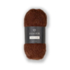 Isager Soft Fine farve 1. Smuk, varm rødbrun nuance inspireret af egernets pels. Det let børstede luksusgarn i alpaka, silke og yak giver et blødt og luftigt udtryk – perfekt til elegante sweatre, sjaler og accessories.