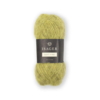 Isager Soft Fine farve 35 – en frisk limefarvet nuance med et smukt, naturligt spil fra yak-uldens mørke fibre. Det bløde og luftige garn i alpaka, silke og yak tilfører dybde og liv til dine strikkeprojekter – perfekt til unikke sweatre, sjaler og lette cardigans.