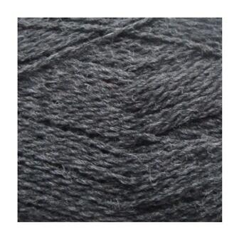 Isager Highland Wool i en flot, meleret koksgrå farve. Highland Wool Charcoal er meget anvendelig til alle og kan bruges hele året.
