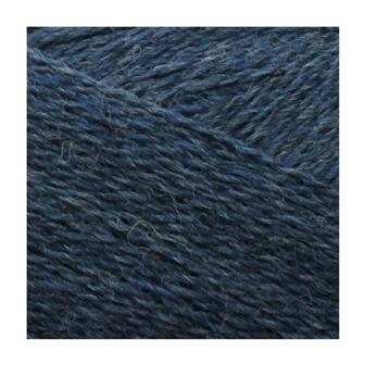 Isager Highland Wool Denim Blue, er et meget flot meleret garn i blå nuancer. 
Denne farve er lige anvendelig til en lækker drengetrøje, som en bluse til dig selv.