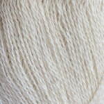 Eco 0s i Isager Alpaca 1 er ikke indfarvet og afspejler garnets naturlige og varme farve.