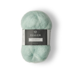 Isager Silk Mohair 66 Pebermynte hed tidligere 'lys mint'. En smuk farver, der lægger sig mellem det grønne og det isblå.