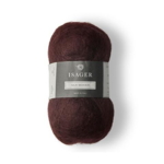 En meget dyb bordeaux nuance får du med Isager Silk Mohair 36